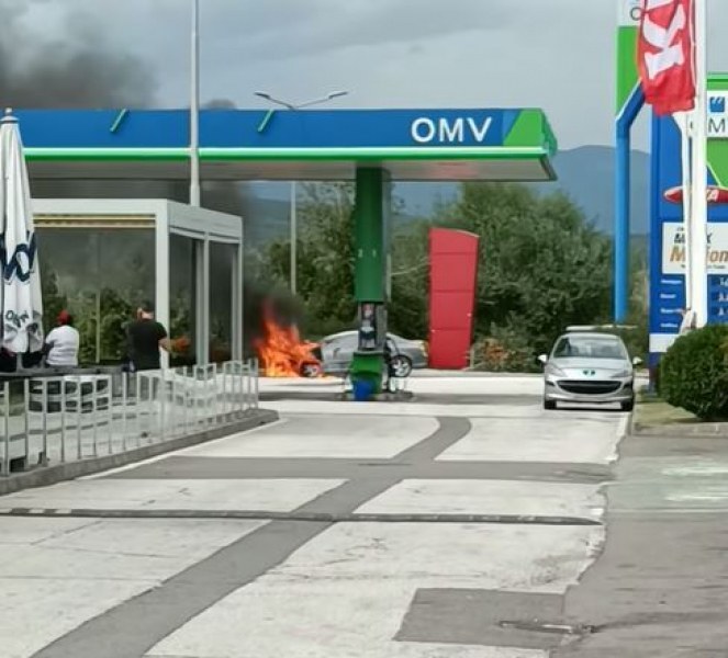Горящата кола на АМ “Тракия“ пламнала до колонките на бензиностанция, служители я издърпали