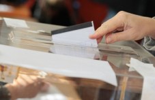Провокация пред пловдивска секция, избирател и СИК в конфронтация след разговор на турски език