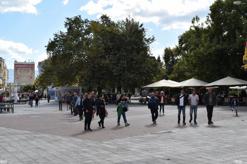Пловдивчани напълниха Главната в деня на изборите