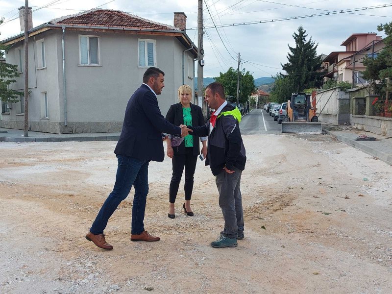 Кметът на “Родопи“: Ремонтите в общината вървят с пълна сила и в срок
