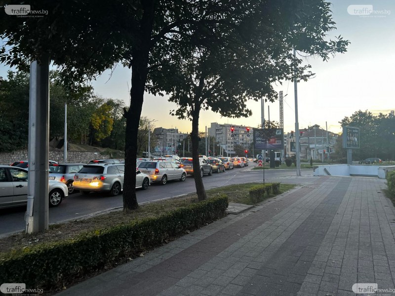 Тотален хаос в центъра на Пловдив след старта на пробива под Водната палата