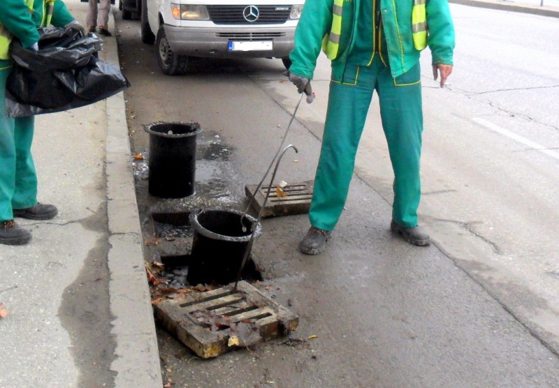 Чистят шахтите в Пловдив по график и следващата седмица
