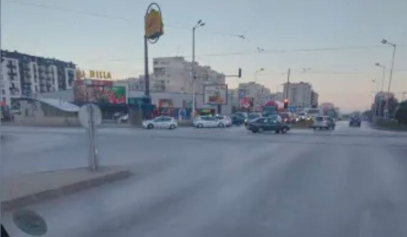 Гонка с мигранти от Пловдив до София! Патрулка катастрофира, има задържан