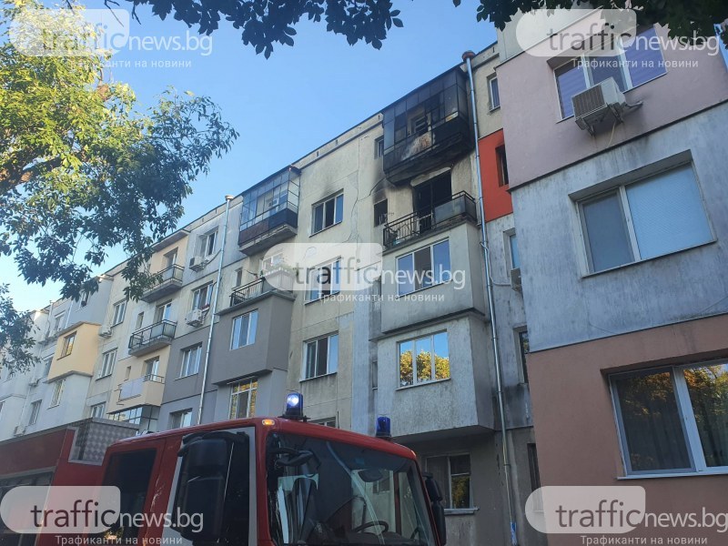 Спасиха мъж при пожара в Пловдив, баща и син трупали вехтории в пламналия апартамент