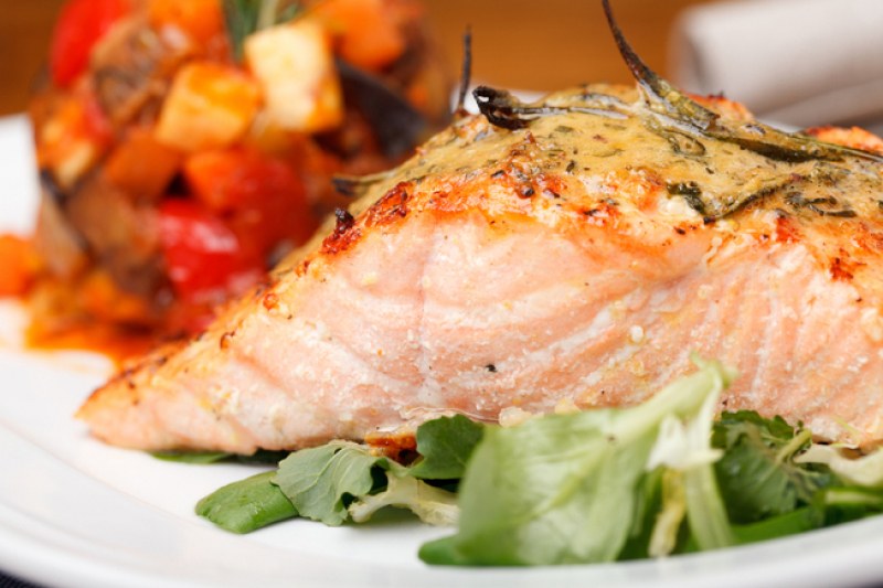 Сьомга и риба тон срещу деменция - как някои храни подобряват здравето на мозъка
