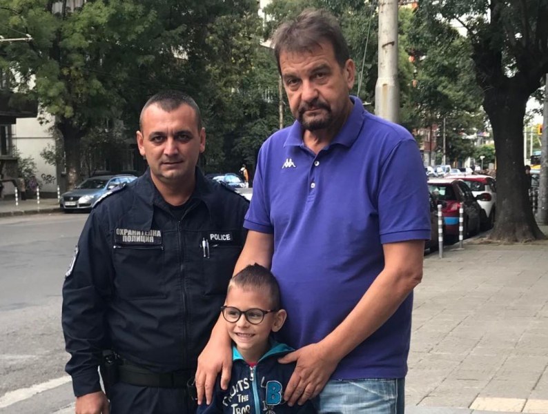 Полицай моли за помощ за лечение на детето си