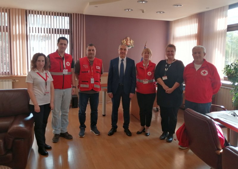 БЧК подпомага 5000 бедстващи в Карловско с осигурените 650 000 лв.