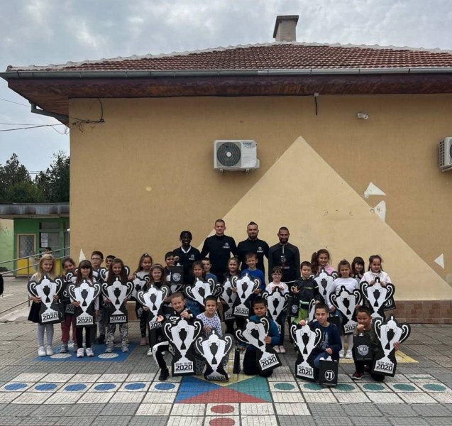 Кампанията “Спортувай с Локо Пловдив“ зарадва деца в Съединение