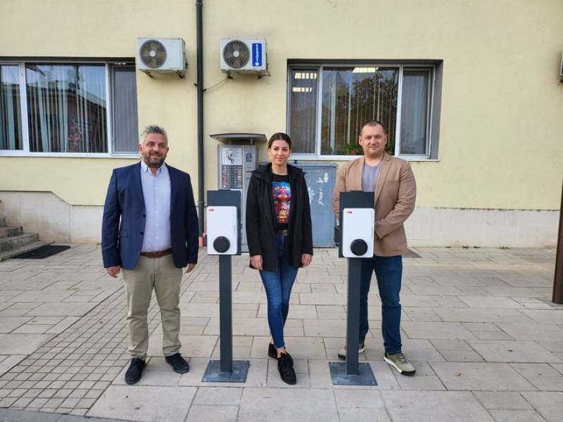 Зарядни станции за безплатно зареждане на електромобили вече има в Раковски