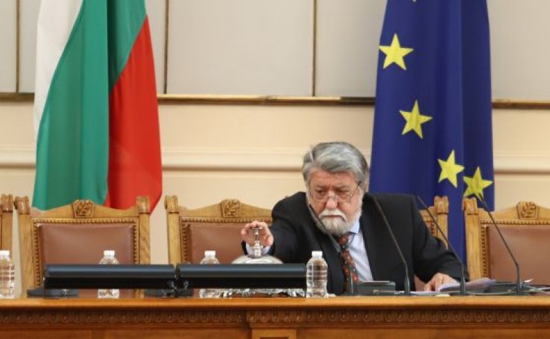 Най-малко 275 хил. лв. струва на държавния бюджет първият работен ден на НС