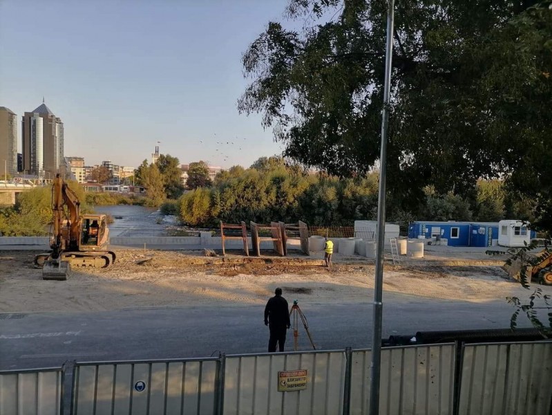 Пловдивчани с отворени писма до Зико и Бойко Борисов срещу пробива под Водната палата