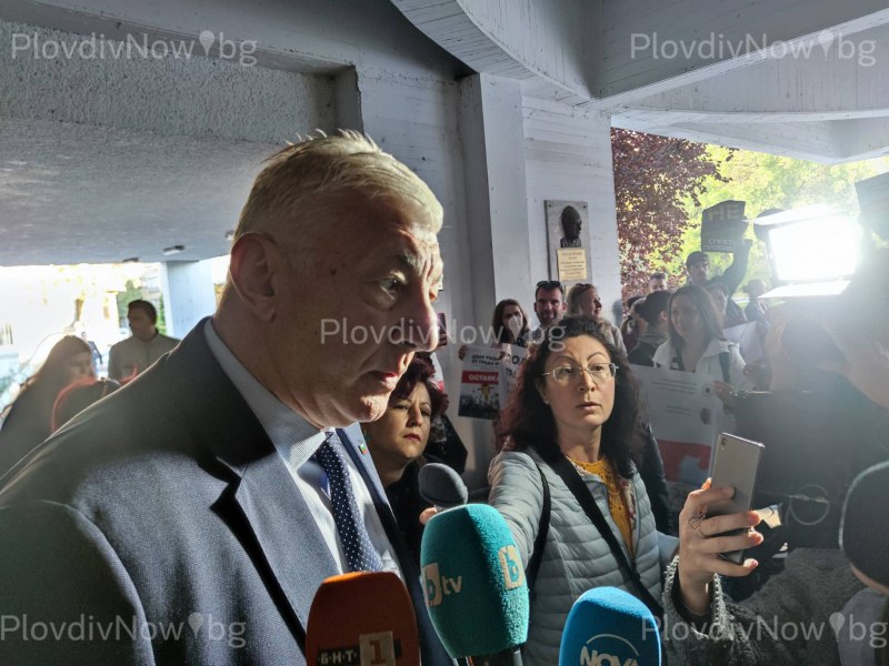 Гневни пловдивчани посрещнаха кмета и общинските съветници тази сутрин