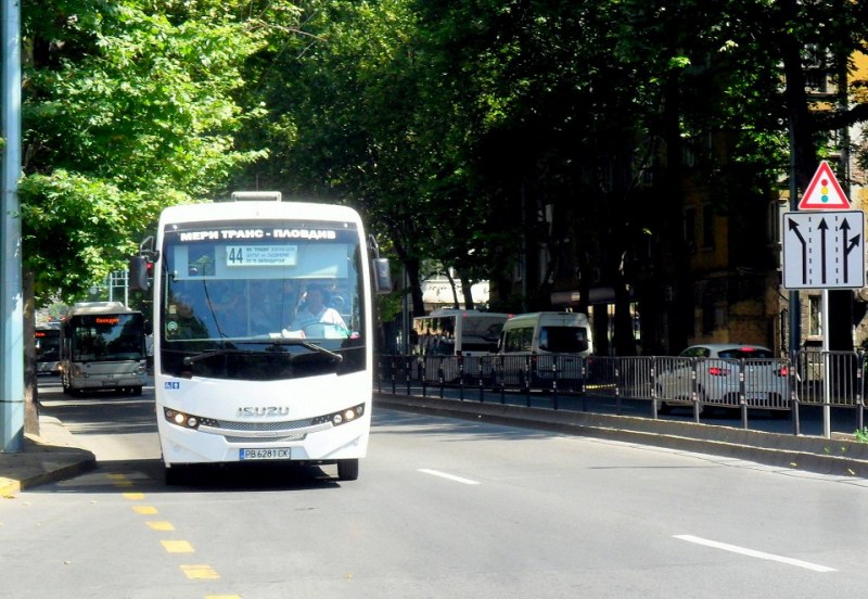 Авариен ВиК ремонт затваря част от булевард в Пловдив, автобусите променят маршрути