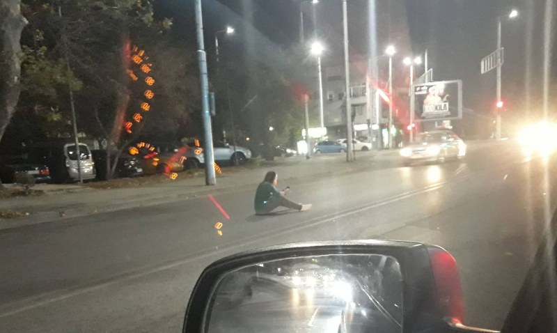 Момиче създаде хаос на булевард в Пловдив, седна на платното