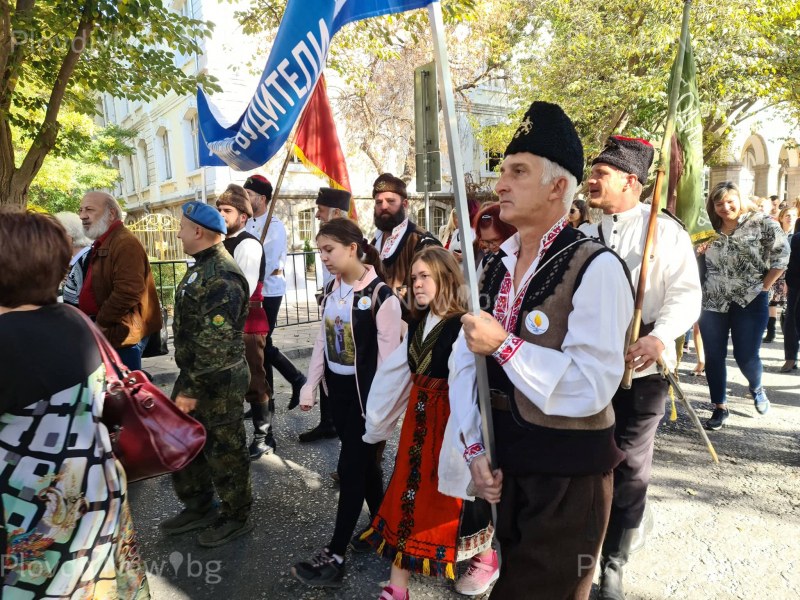 Празнично шествие мина по Главната на Пловдив