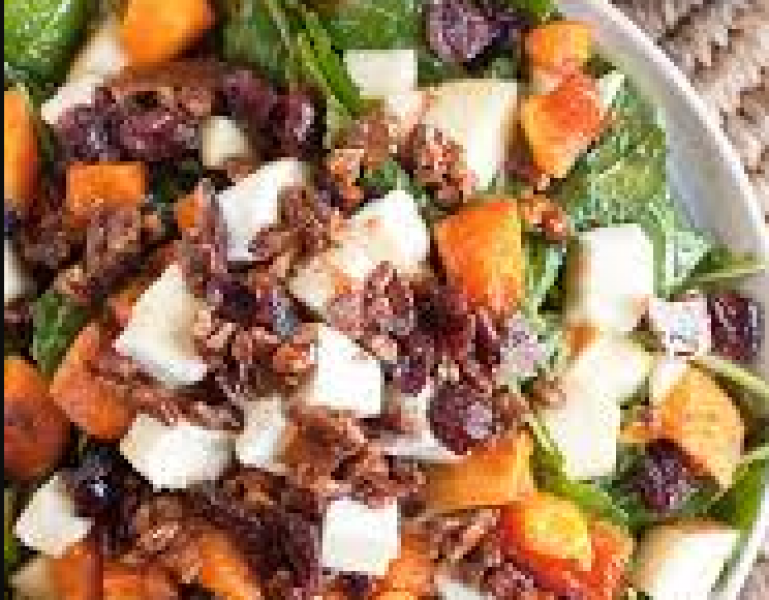 Сладко-солена есенна салата - богата на продукти и вкусове