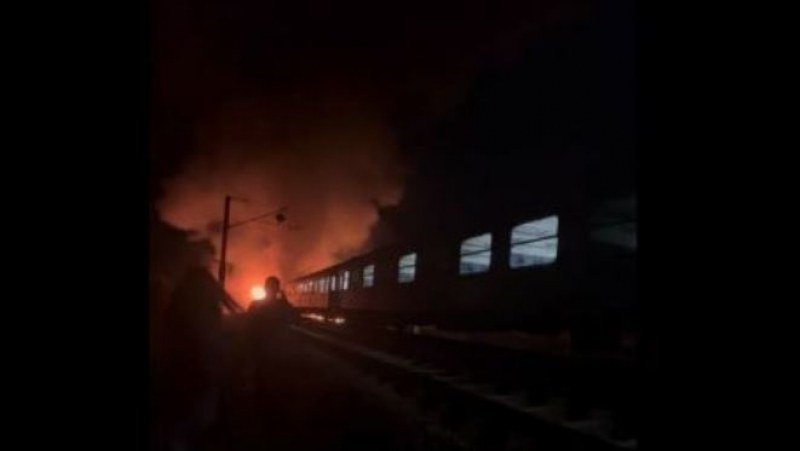 Влак се запали у нас, евакуираха пътниците