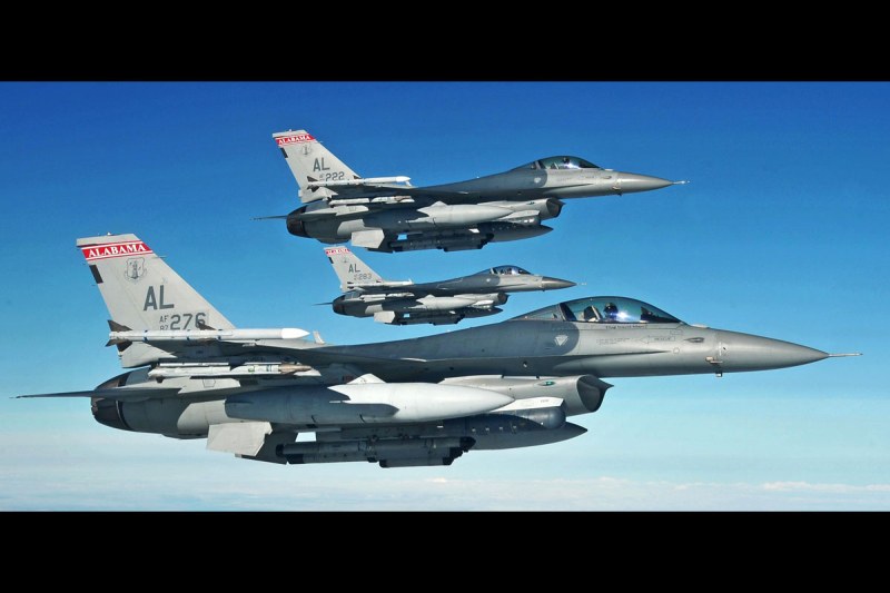 Депутатите одобриха купуването на нови 8 бойни самолета F-16