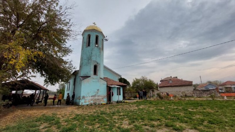 Нов купол краси 150-годишна църква в Асеновградско