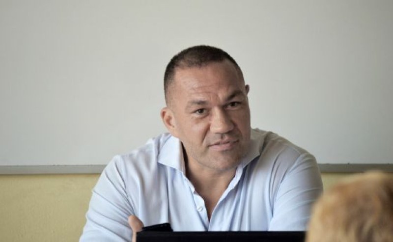 Кубрат Пулев не си губи времето, стана магистър