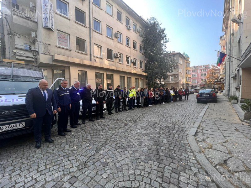 Полицаите в Пловдив сведоха глави пред паметта на убития си колега