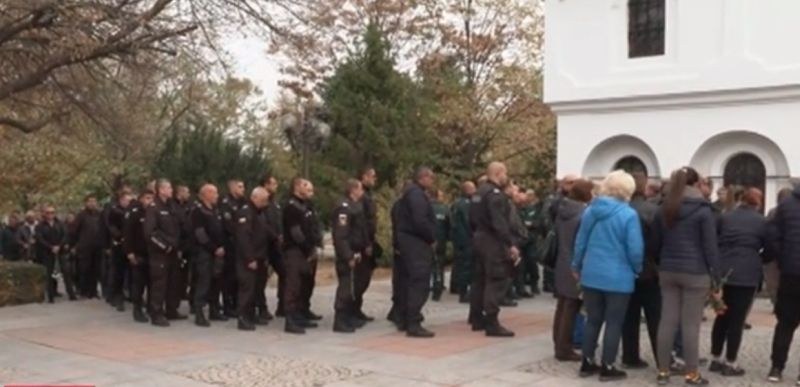 Тъжен ден за Елхово! Изпращат полицай Бъчваров в последния му път