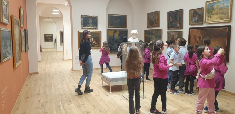 Деца сменят класната стая със залите на Градската галерия в Стария Пловдив