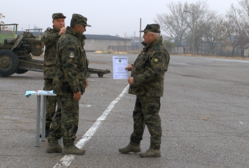 Наградиха военнослужещи от асеновградския полк, помагали при бедствието в Карловско