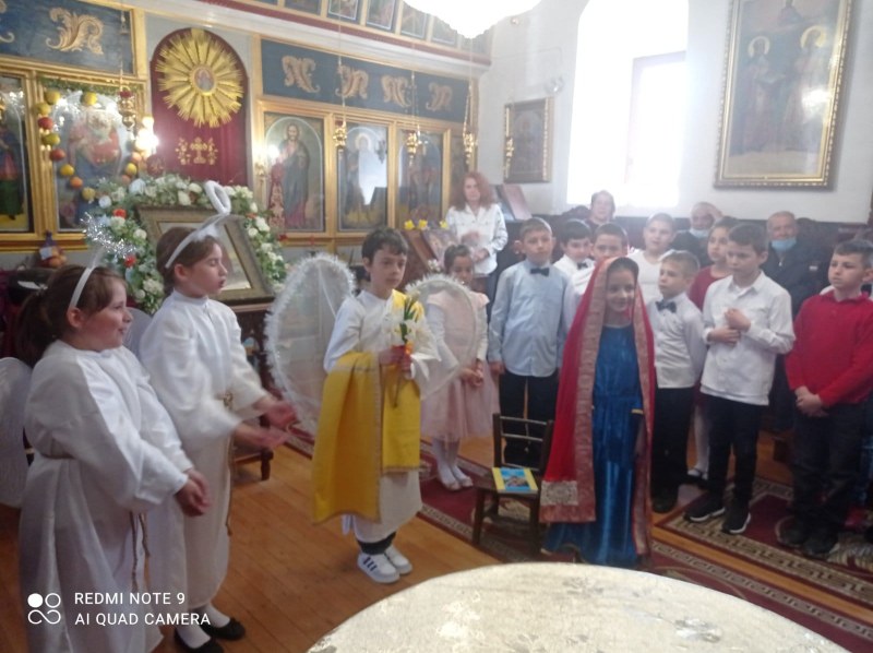 Деца от Белащица готвят празник край Куклен в Деня на християнското семейство