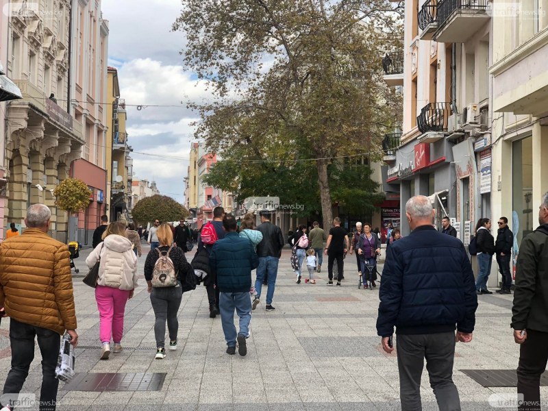 Коледни намаления при 21 градуса на Главната в Пловдив