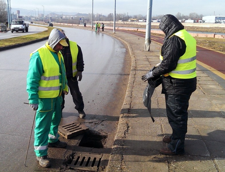 Чистят шахтите в Пловдив по график и тази седмица