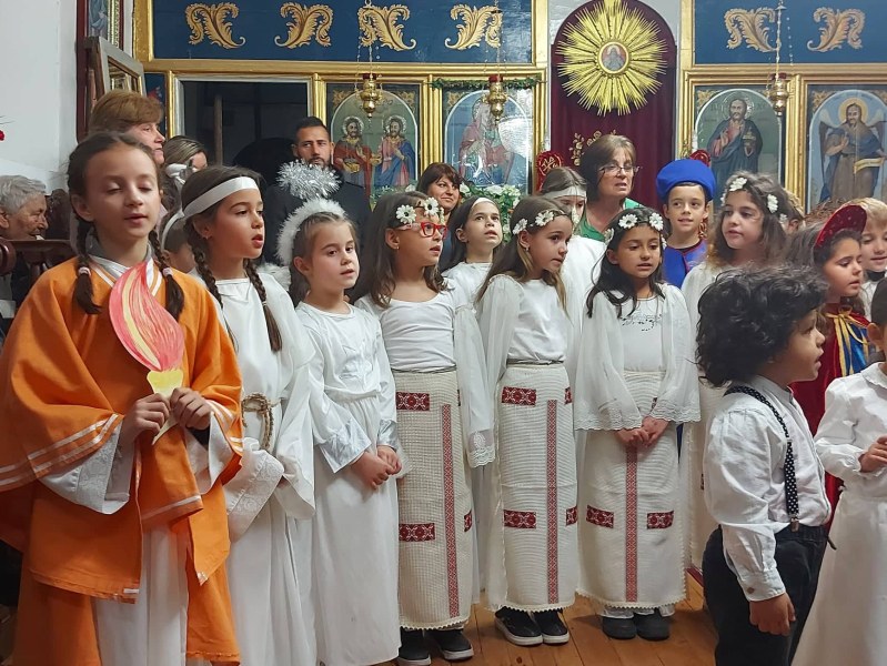 Дечица от Белащица пресъздадоха Въведение Богородично