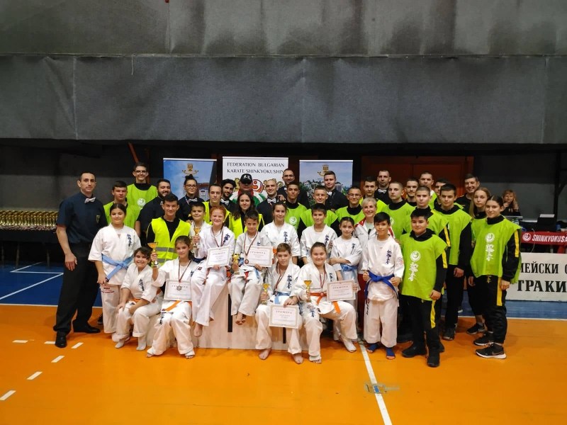 Млади каратеки от Пловдив завоюваха 20 медала на Национална купа “Пловдив“