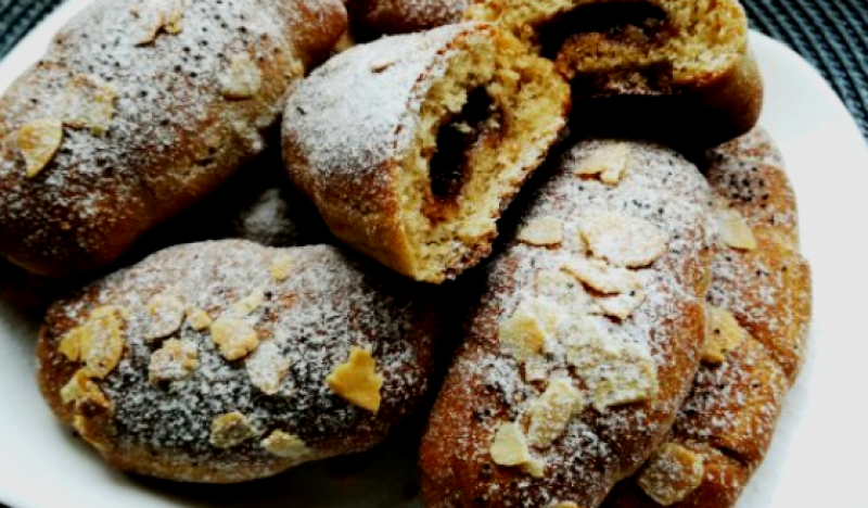 Пълнозърнести кифлички с мармалад и бадеми - вкусни и подходящи за постите