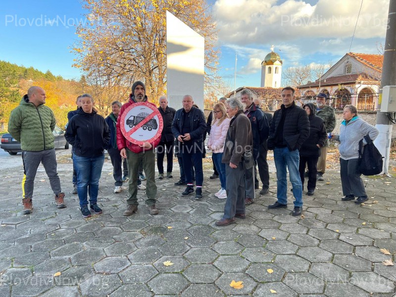 Жители на асеновградски села затвориха пътя Асеновград-Кърджали в знак на протест