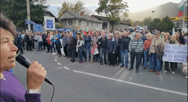 Жителите на 7 асеновградски села продължават с протестите, инвеститорът не отстъпва