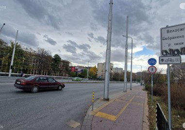 Абсурдна организация на движението на пловдивски булевард обърква пешеходците