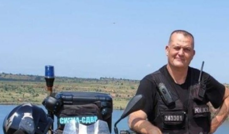 Ето полицая, който се бори за живота си след катастрофата с буса с мигранти
