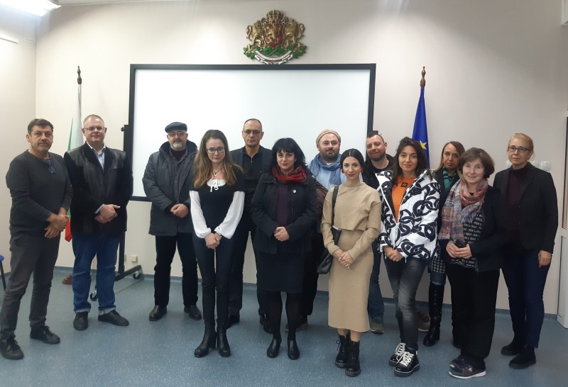 Учители от Художествената в Пловдив подредиха изложба в прокуратурата