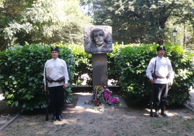 Сопотненци отдават почит на Иван Вазов в Пловдив