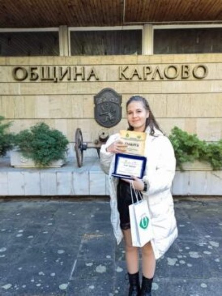 Татяна от Клисура с награда от литературен конкурс в Карлово