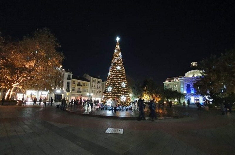 Палят светлините на елхата в Пловдив тази седмица