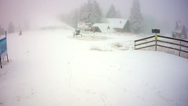 Сняг пада и на Пампорово