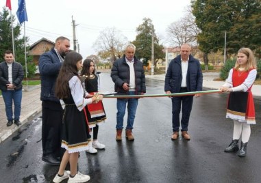 Прерязаха лентата на обновените улици в първомайското село Градина