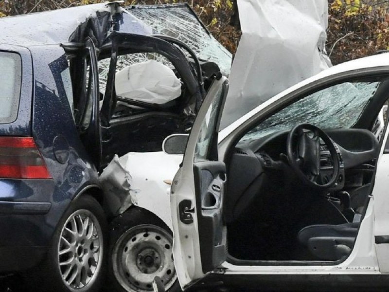 Шофьор от Ново село се озова в катастрофа със загинал и тежко пострадали