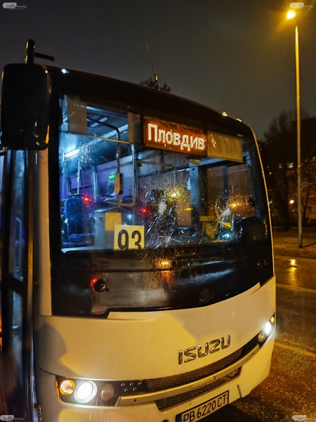 Пиян чужденец счупи стъклото на автобус в Пловдив