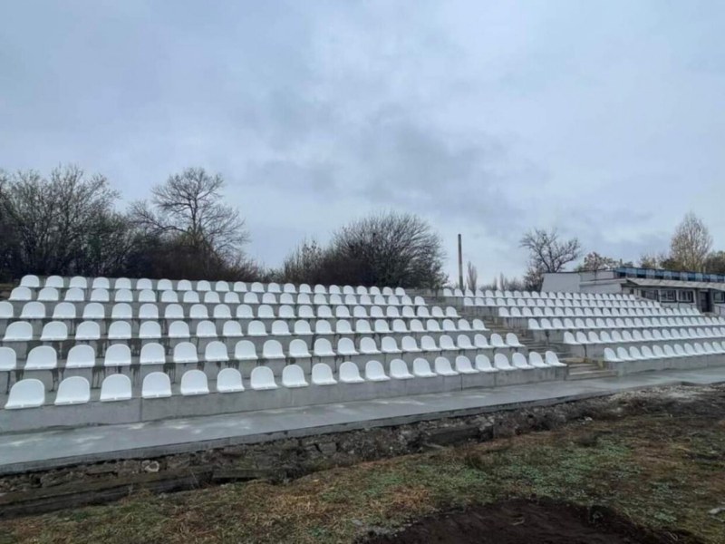 Градският стадион в Първомай е с нови седалки