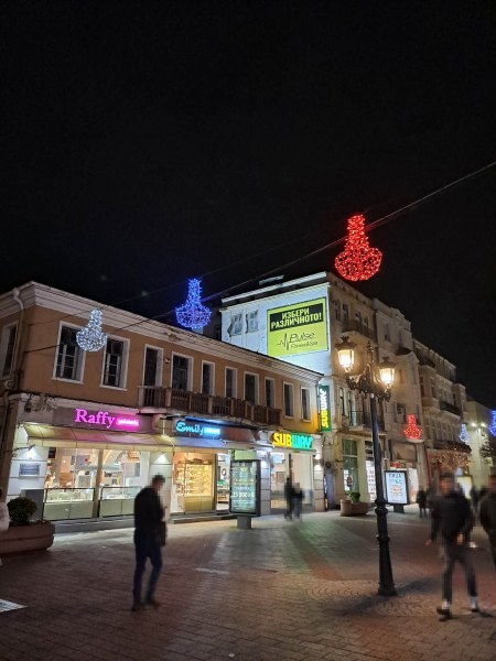 Пловдивчанин възмутен от коледната украса, била в цветовете на руското знаме