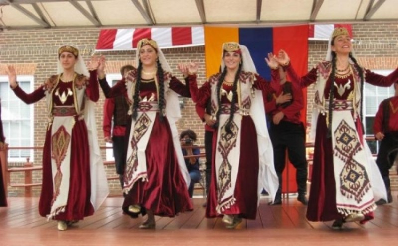 Арменската общност кани на премиера на спектакъла „Два дома“ в Пловдив
