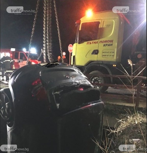 Кола с младежи падна в канавка на Околовръстното на Пловдив